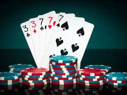 Satu set permainan video slot yang memukau di pelangi88 menampilkan tema warna ungu gelap